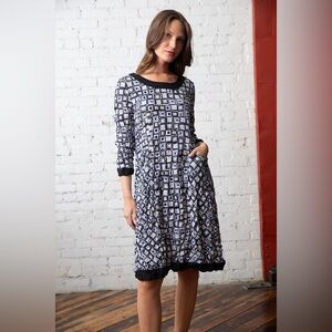 OLIVIA BY HABITAT | Crimped Crepe Squared Easy Midi Dress